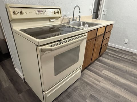 3 Queen Beds with Kitchenette | Private kitchenette