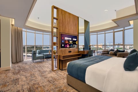 Executive Suite, 1 King Bed | In-room safe, individually decorated, individually furnished, desk