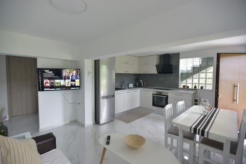 Σαλόνι και κουζίνα