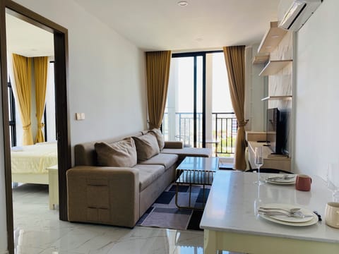 Comfort Condo, 1 Bedroom, River View | Premium bedding, WiFi (free), individually decorated