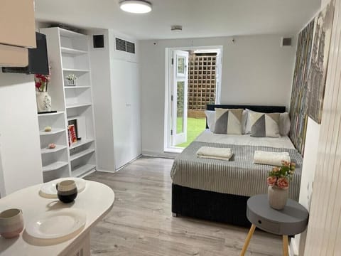 Apartment, Ensuite (N3) | Individually decorated, individually furnished, free WiFi