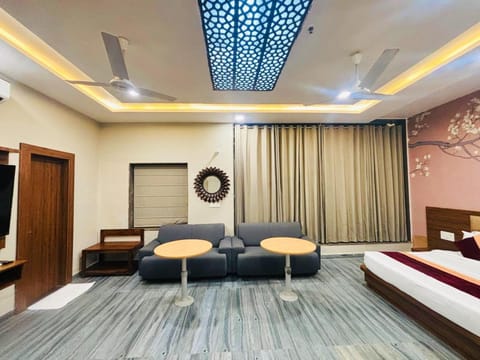 Suite Room | Living area
