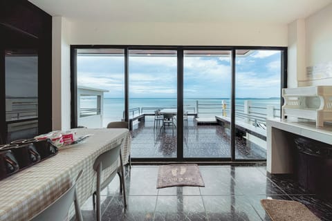 Full-size fridge, microwave, oven, griddle