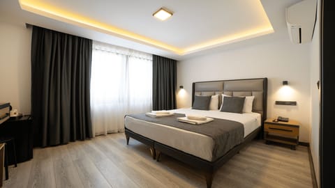 Standard Room, 1 Double Bed, Non Smoking, City View | Egyptian cotton sheets, premium bedding, minibar, soundproofing