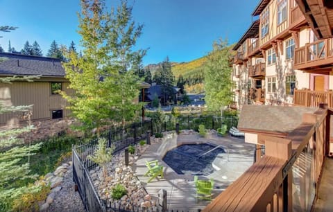 Eagle Springs West Hot Tub - Summer