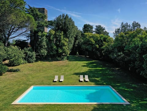 Plant, Sky, Water, Cloud, Tree, Land Lot, Natural Landscape, Swimming Pool, Vegetation, Grass