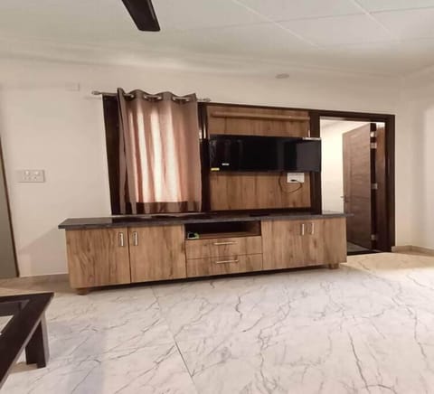 Apartment, 2 Bedrooms, Smoking, Balcony | Interior