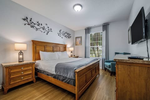 King bedroom with private bathroom