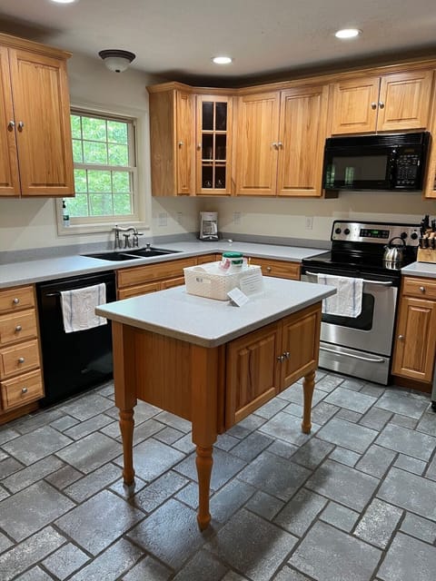 kitchen - dishwasher pictured 