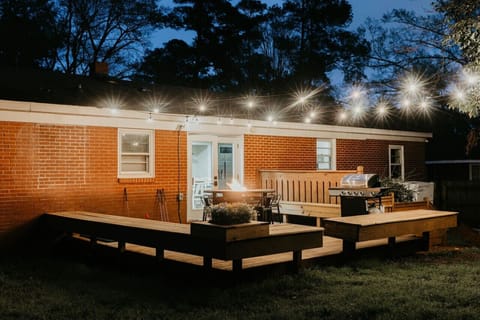 Backyard Bliss: Step onto Our Deck, Where Relaxation and Gatherings Flourish Under Open Skies! 🌳🌞