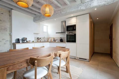 Salle à manger pour 6 personnes / The 6 persons dining table