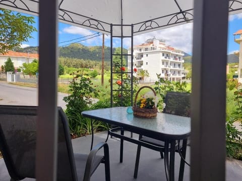 Deluxe Room, Mountain View | Terrace/patio