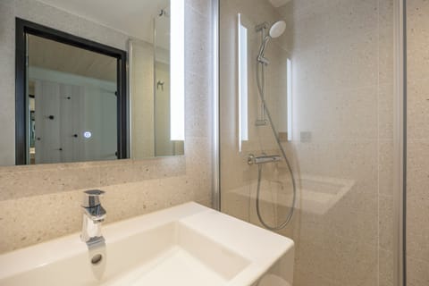 Shower, rainfall showerhead, hair dryer, towels