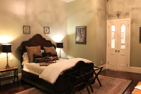 Single Room, 1 King Bed, Private Bathroom (Old New Orleans) | Individually decorated, individually furnished, laptop workspace
