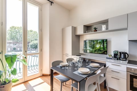 Luxury Apartment | Private kitchen | Fridge, microwave, oven, stovetop