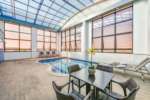 Indoor pool, sun loungers