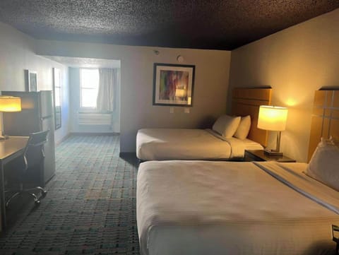 Blackout drapes, free WiFi, bed sheets