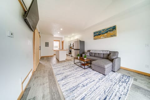 Erie Vacation Rental | 2BR | 2BA | Stairs Required | 900 Sq Ft