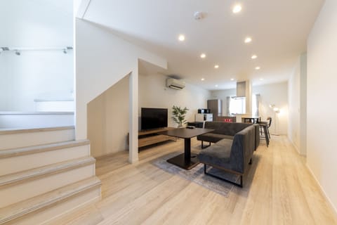 Apartment | Living area | Flat-screen TV