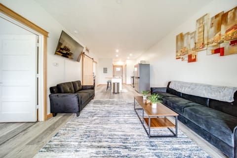 Erie Vacation Rental | 2BR | 2BA | 1 Step to Enter | 900 Sq Ft