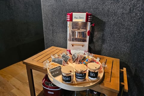 Design Cottage, Valley View | Minibar