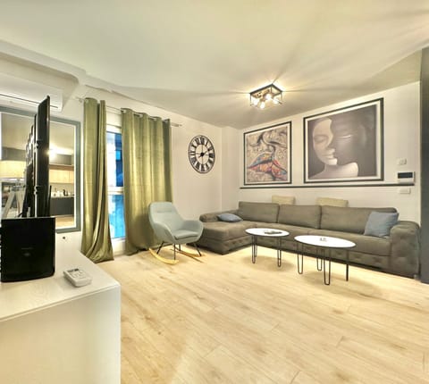 Apartment | Living area | 32-inch LCD TV with cable channels