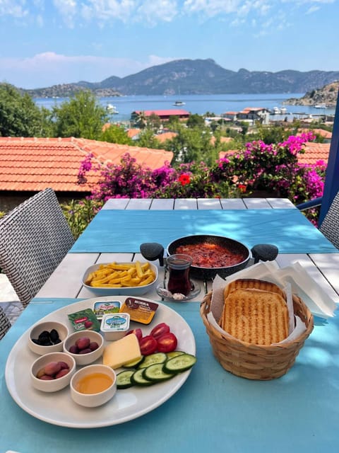Daily local cuisine breakfast for a fee