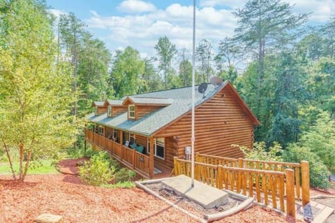 Gorgeous cabin with wooded privacy on over half an acre!
