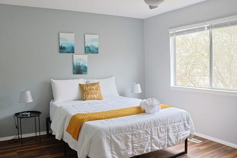 Bedroom #1, Queen