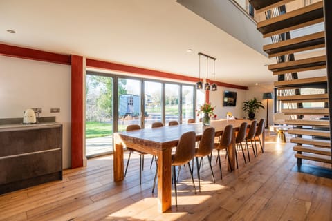 The Cosh Dining Area - StayCotswold