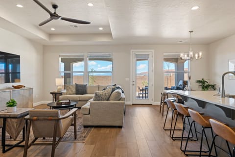 House, 4 Bedrooms | Living area | Smart TV