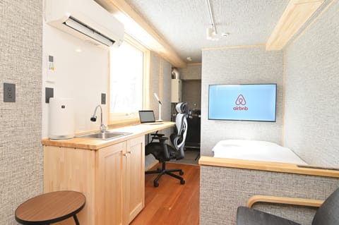Comfort Single Room | Desk, laptop workspace, blackout drapes, iron/ironing board