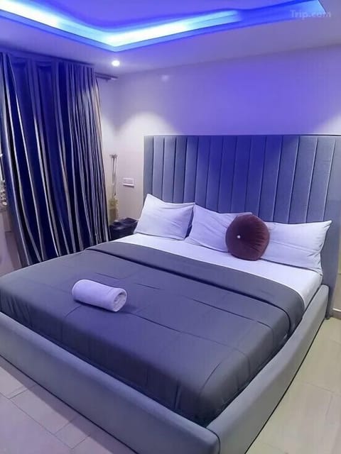 Premium Single Room | Soundproofing, free WiFi