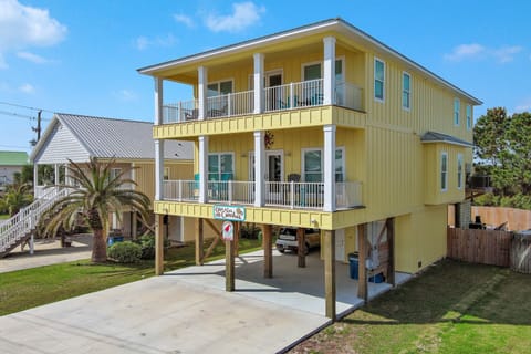 Private home just two blocks from the beach!