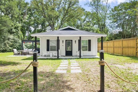 Great front porch for Sunsets The house sits 200 feet from the road for privacy.