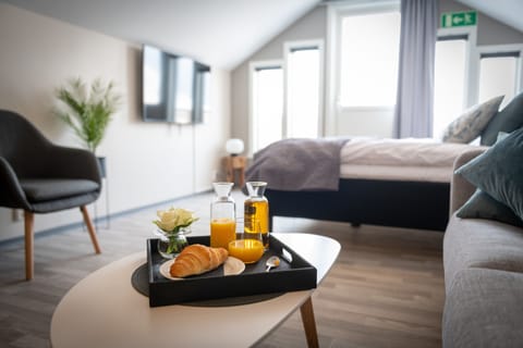 Panoramic Room | Desk, laptop workspace, free WiFi