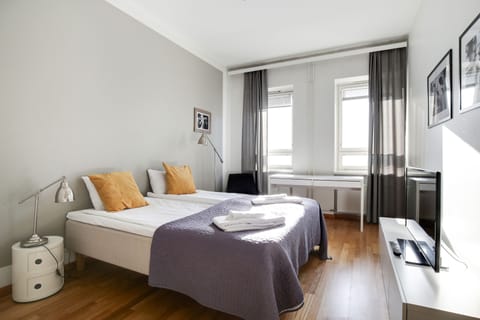 Basic Apartment | 2 bedrooms, iron/ironing board, cribs/infant beds, free WiFi