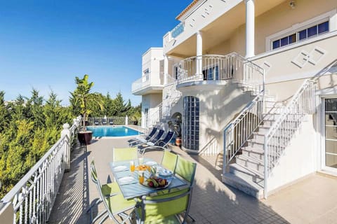 Villa (5 Bedrooms) | Front of property