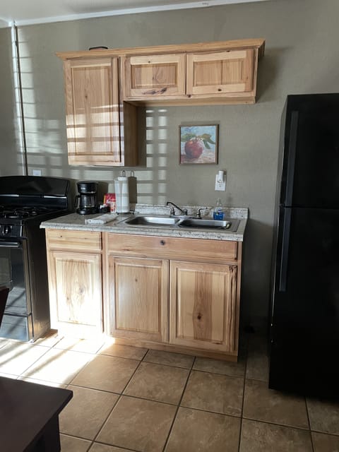 Comfort Room | Private kitchen | Full-size fridge, microwave, oven, coffee/tea maker