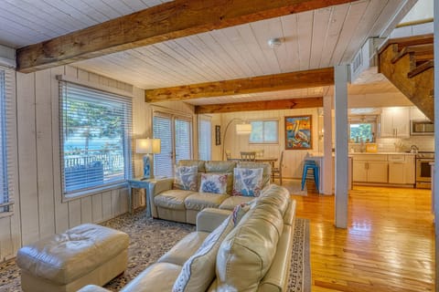 House, Multiple Beds (Paradiso Al Mare Beach House) | Living area | TV