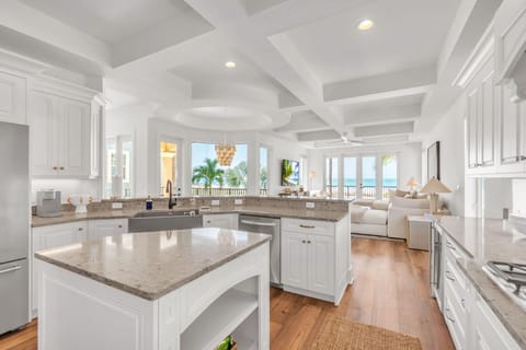 House, Multiple Beds (Hidden Treasure Beach House) | Private kitchen | Oven, toaster