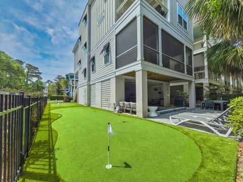 Side yard with putting green