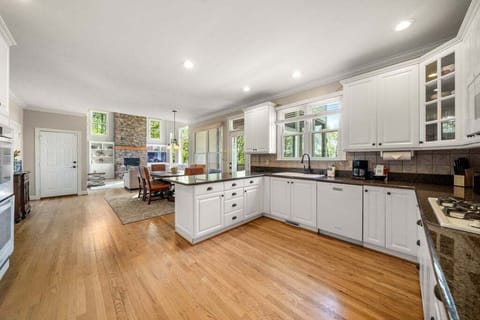 Plenty of Small Appliances for all your cooking needs