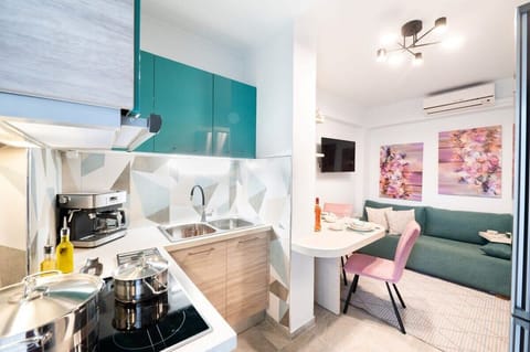 Kitchen area – Fully equipped with modern appliances

