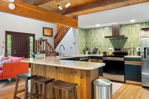 Well-equipped kitchen 