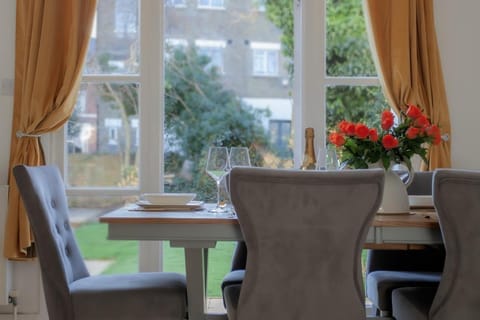 House | Dining
