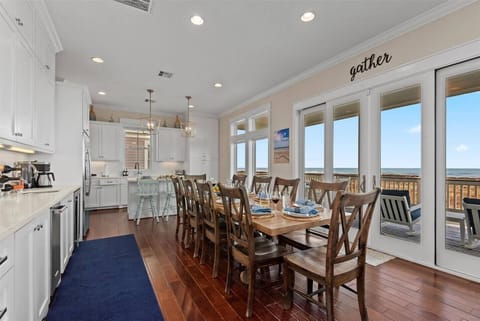 10-person dining table with amazing beach views!