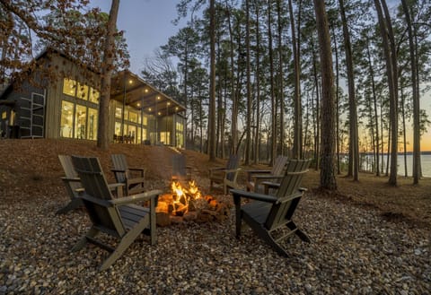 Campfire Lounge: Gather around the fire pit under the stars and create unforgettable memories!