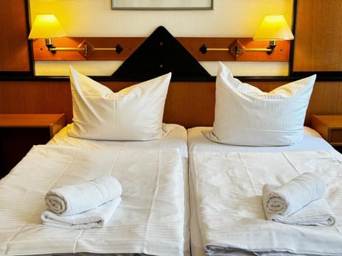 Standard Double Room | Laptop workspace, WiFi (free), bed sheets