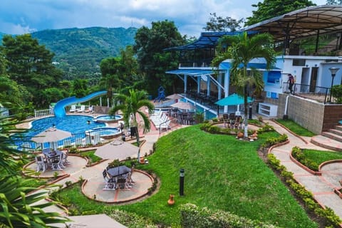 2 outdoor pools
